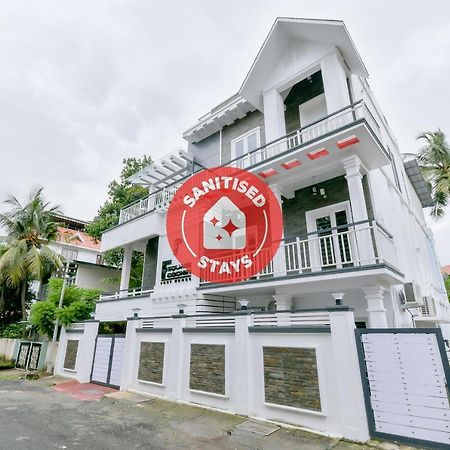 Vaccinated Staff - Oyo 15973 F Square Hotel Kochi Exterior photo