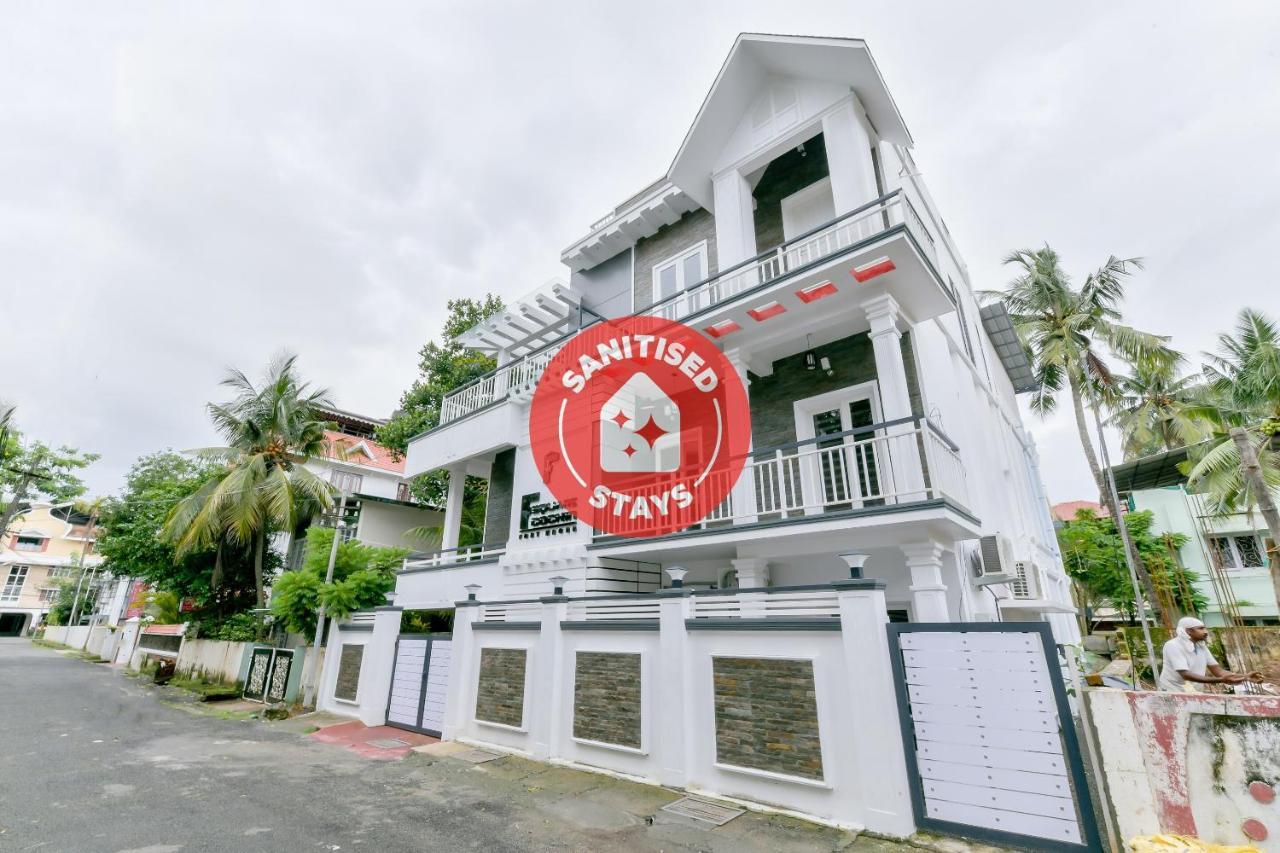 Vaccinated Staff - Oyo 15973 F Square Hotel Kochi Exterior photo