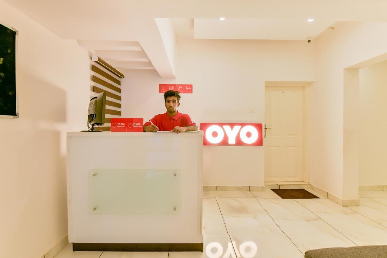 Vaccinated Staff - Oyo 15973 F Square Hotel Kochi Exterior photo