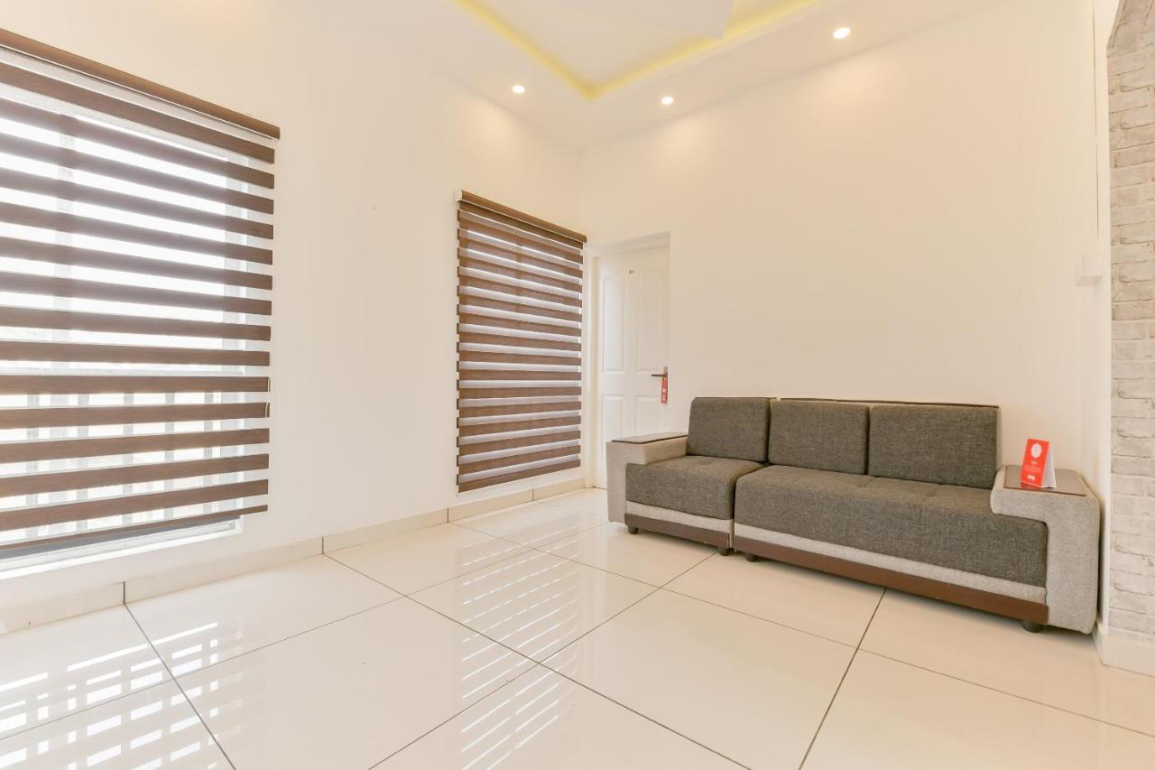 Vaccinated Staff - Oyo 15973 F Square Hotel Kochi Exterior photo