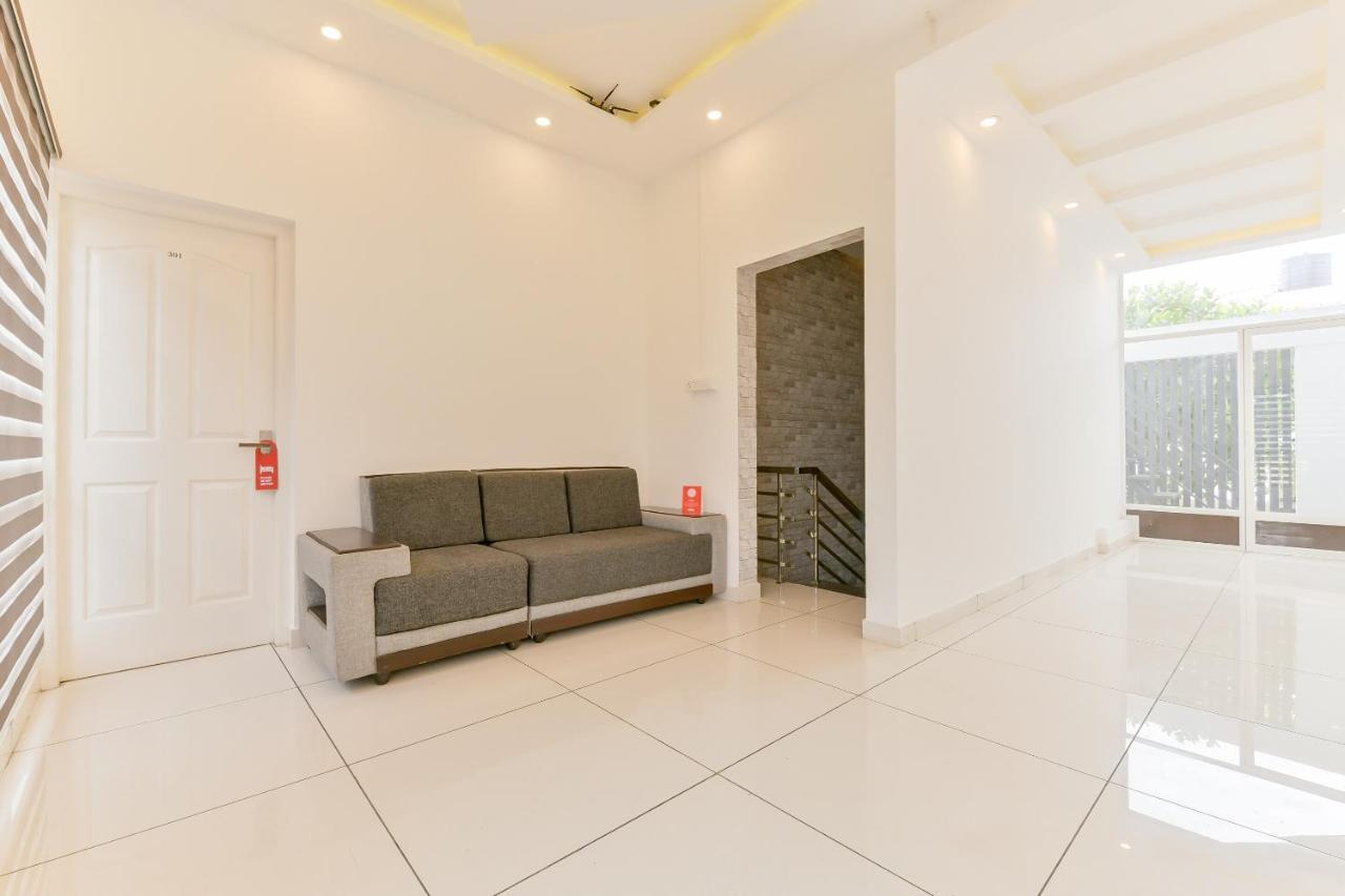 Vaccinated Staff - Oyo 15973 F Square Hotel Kochi Exterior photo