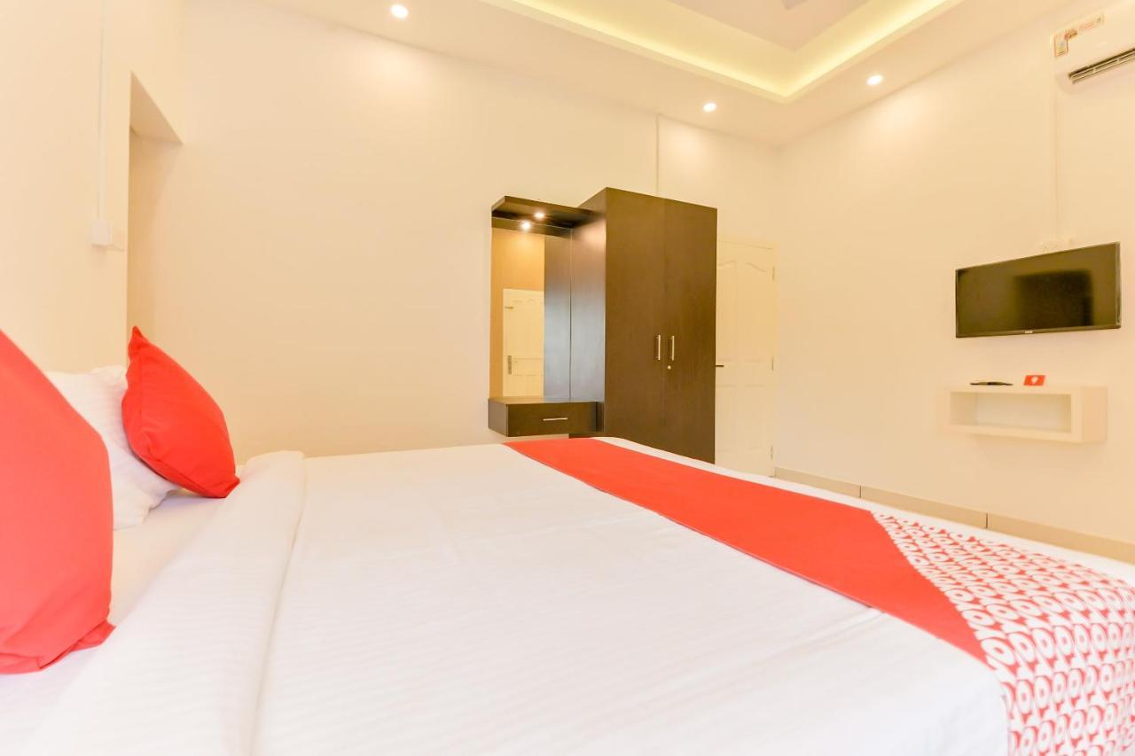 Vaccinated Staff - Oyo 15973 F Square Hotel Kochi Exterior photo