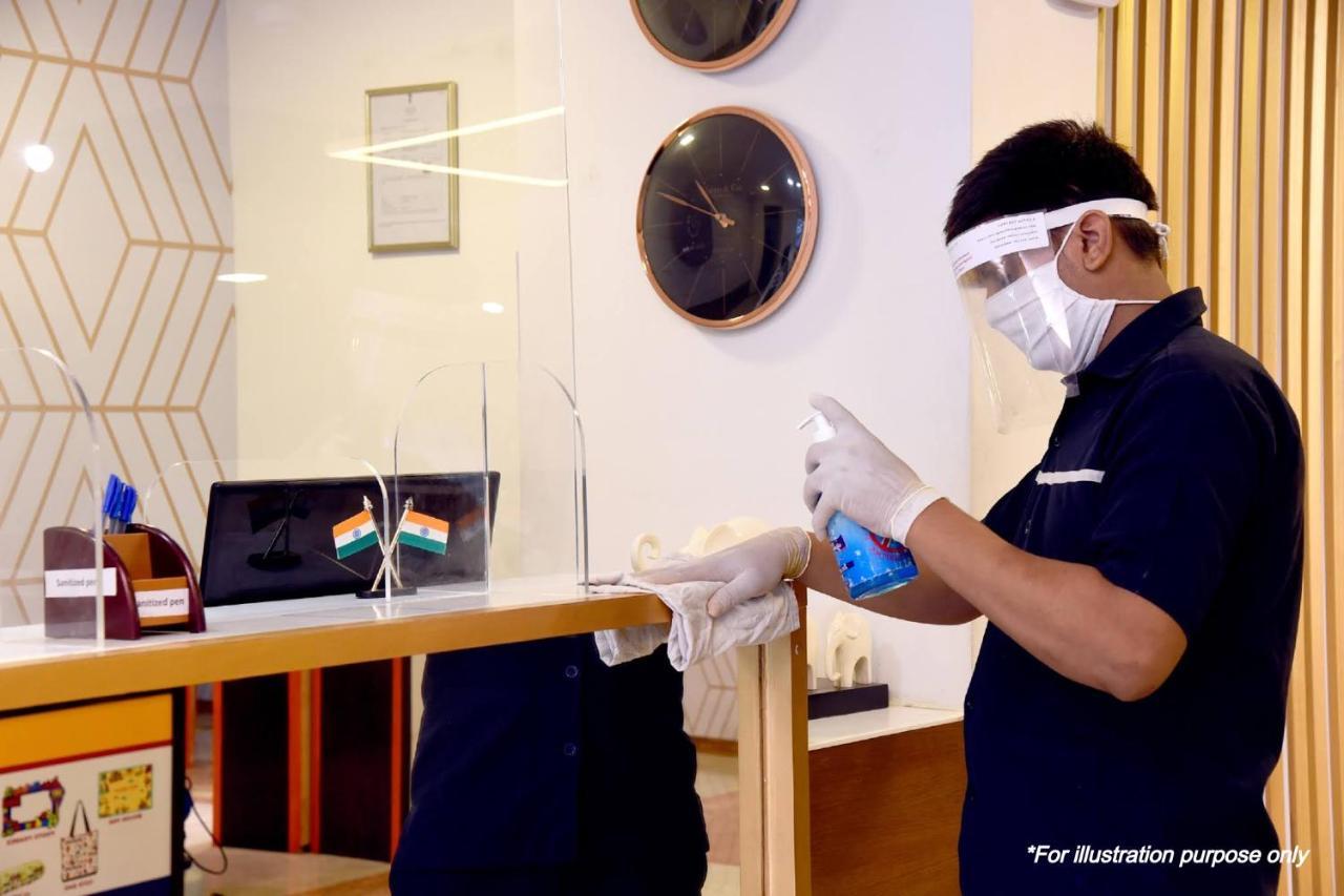 Vaccinated Staff - Oyo 15973 F Square Hotel Kochi Exterior photo